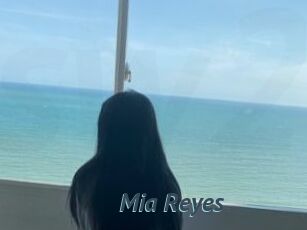 Mia_Reyes