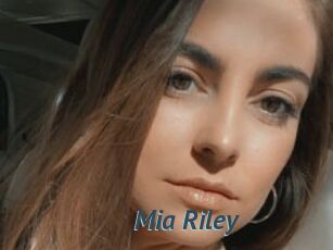 Mia_Riley